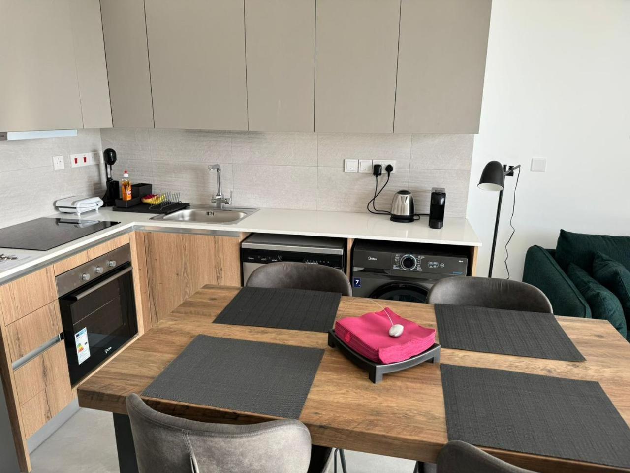 Limassol Beautiful Apartment Bagian luar foto